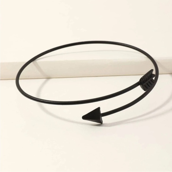 *NWT* Black Arrow Bangle Bracelet - Picture 5 of 6